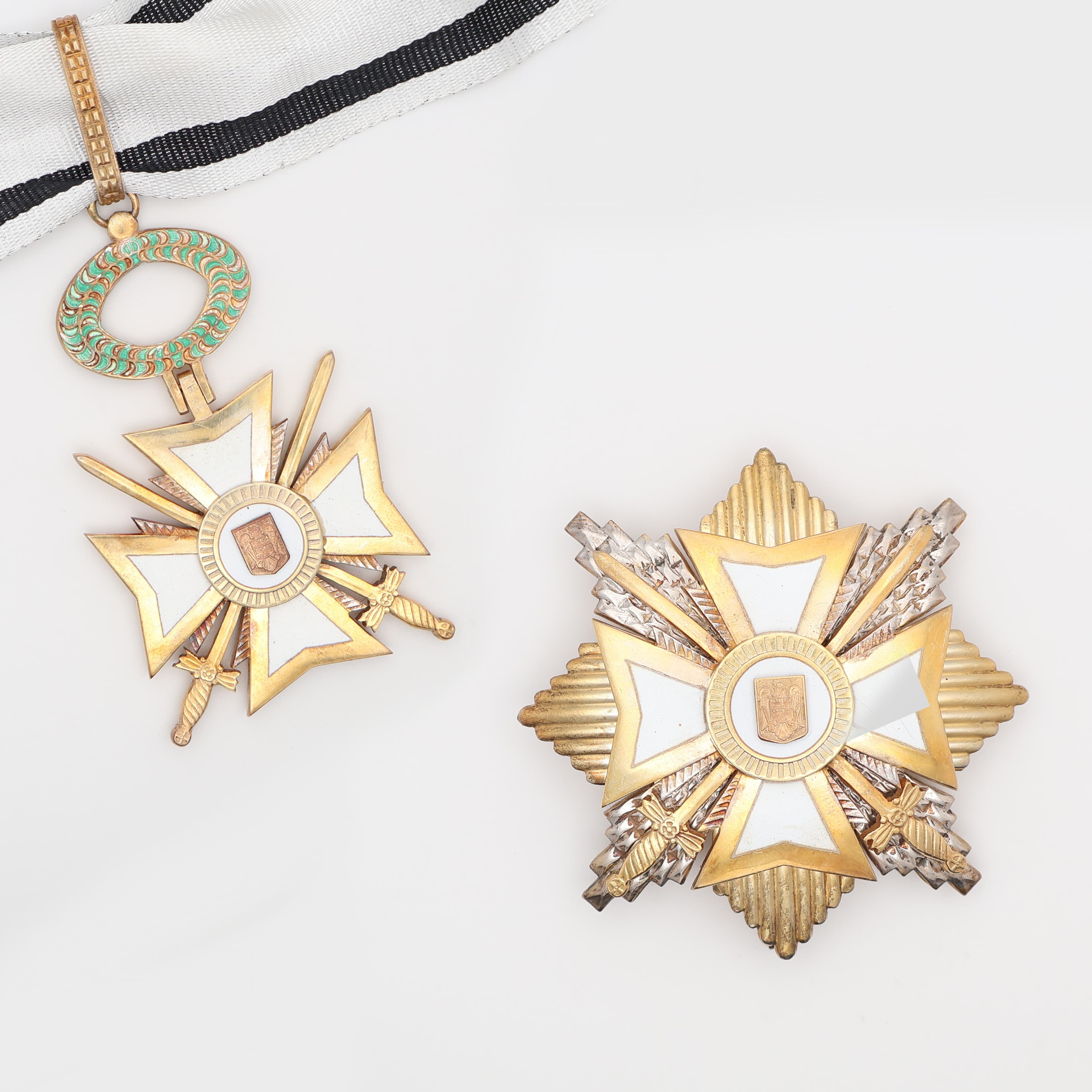 Romanian Order of Merit Grand Officer Set, Military w/ Swords (#008)
