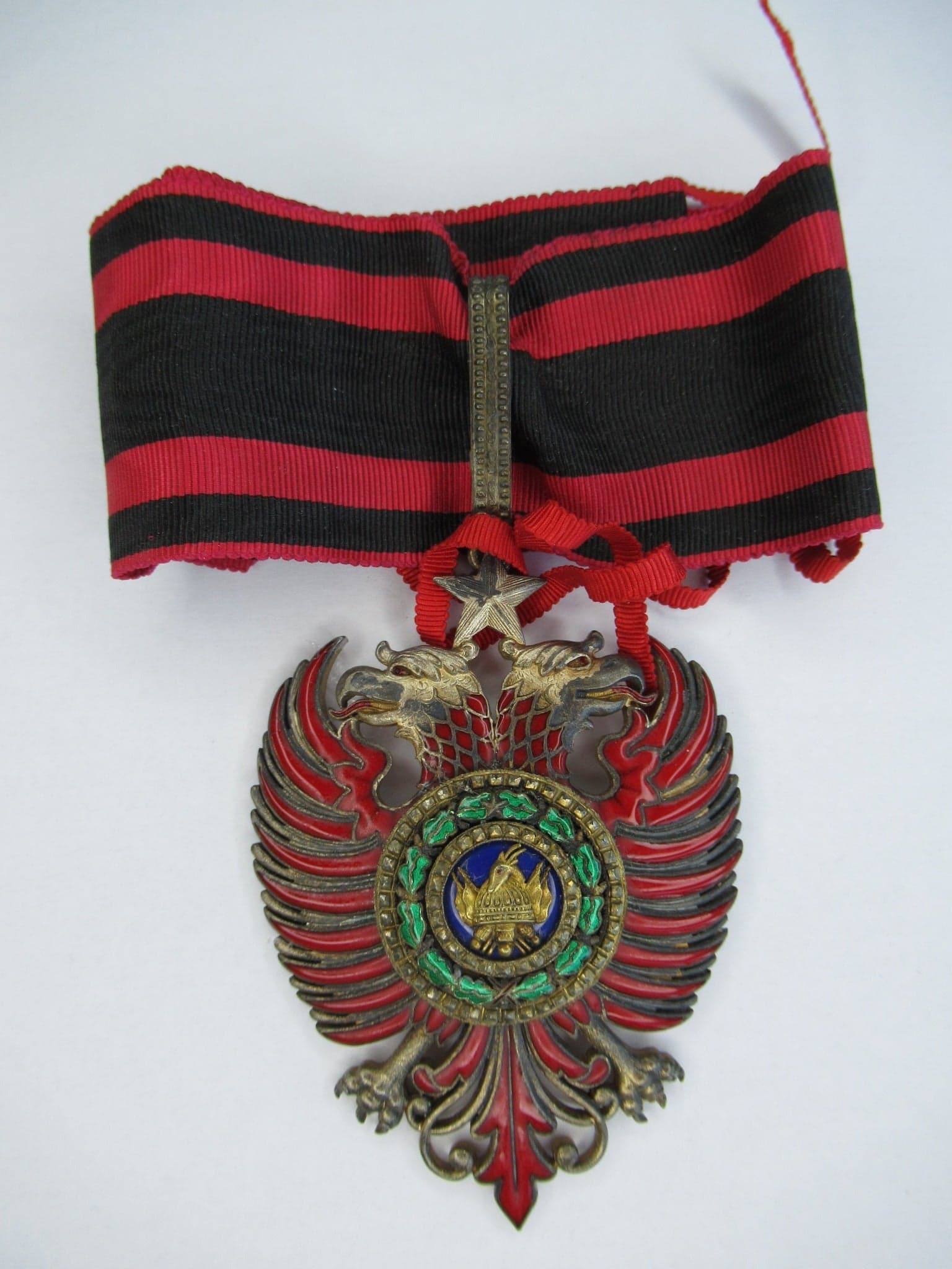 ALBANIA ORDER OF SKANDERBEG COMMANDER GRADE NECK BADGE ON ORIGINAL CRAVAT. MADE BY CRAVANZOLA. TYPE 1.